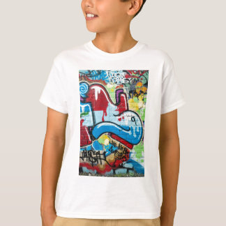 Abstrakter Graffiti auf der strukturierten T-Shirt