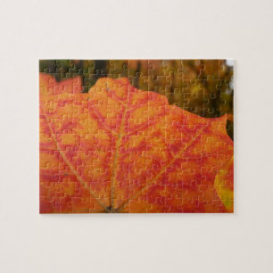Abstrakter Herbst Natur Orange und Rotes Ahornblat Puzzle