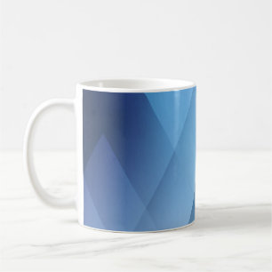 Abstrakter leichter Hintergrund. Blaues Dreiecks M Kaffeetasse