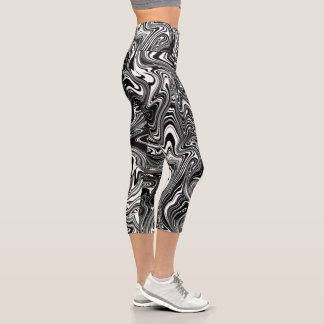 Abstrakter schwarzer und weißer Flüssig-Marmor Capri Leggings