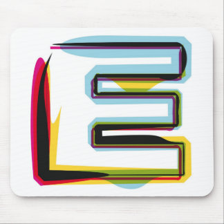 Abstrakter und bunter Buchstabe E Mousepad