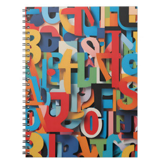 Abstraktes Alphabet-Notebook mit bunten Buchstaben Notizblock