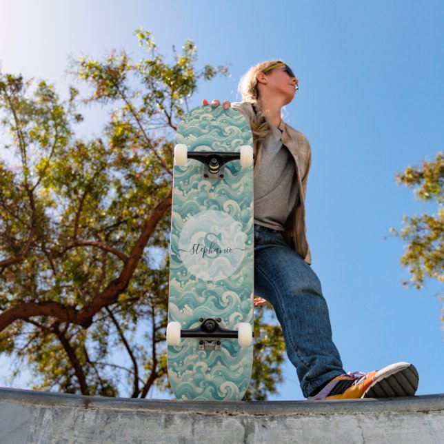 Abstraktes Aqua Blue & White Wave - Moderne Fluid  Skateboard (Außen 1)