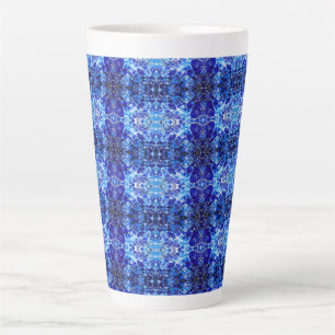 Abstraktes blaues Blumenmuster Milchtasse