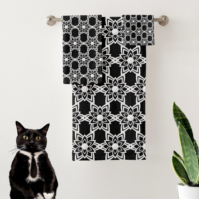 Abstraktes Blumen-Mandala-Muster auf Schwarz Badhandtuch Set (Von Creator hochgeladen)