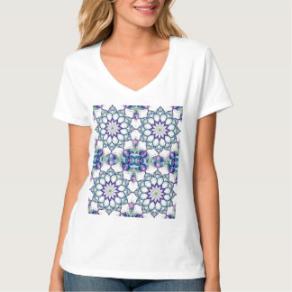 Abstraktes Blumendesign auf T-Shirt