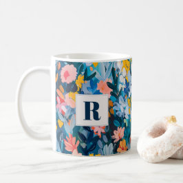 Abstraktes botanisches Monogramm, trendy blau und  Kaffeetasse