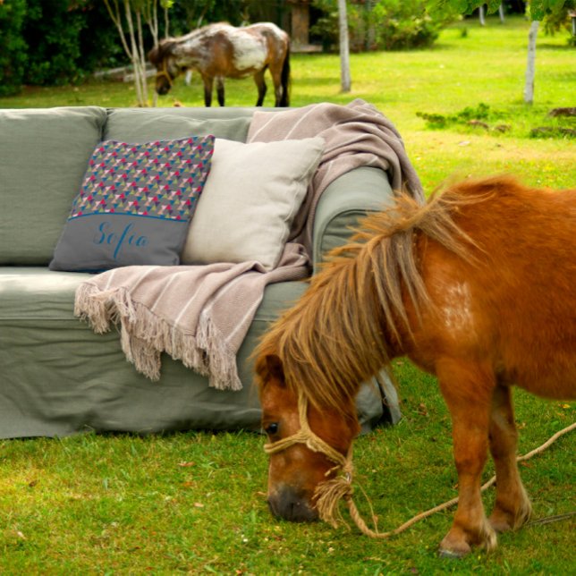 Abstraktes Dreiecksmuster Name Grauwurf Kissen (Von Creator hochgeladen)