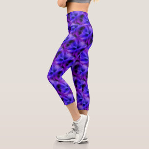 Abstraktes Elektroblau und Lila Bauweise Capri Leggings