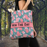 Abstraktes Farbmuster<br><div class="desc">Mit diesem inspirierenden Zitat-Tasche erhalten Sie ein wenig Motivation. "Win The Day" auf der Vorderseite und zurück in schwarz Vintagen modernen Schriftart, der ein wenig von einem Gatsby-Flair hat. Sie können den Text aber auch für eine andere schnelle Erinnerung oder einen anderen Namen ändern, wenn Sie es vorziehen. Das Pinselstrichmuster...</div>