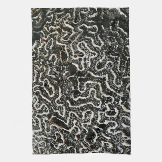 Abstraktes Foto der Schwarzen und Weißen Koralle I Geschirrtuch (Vertikal)