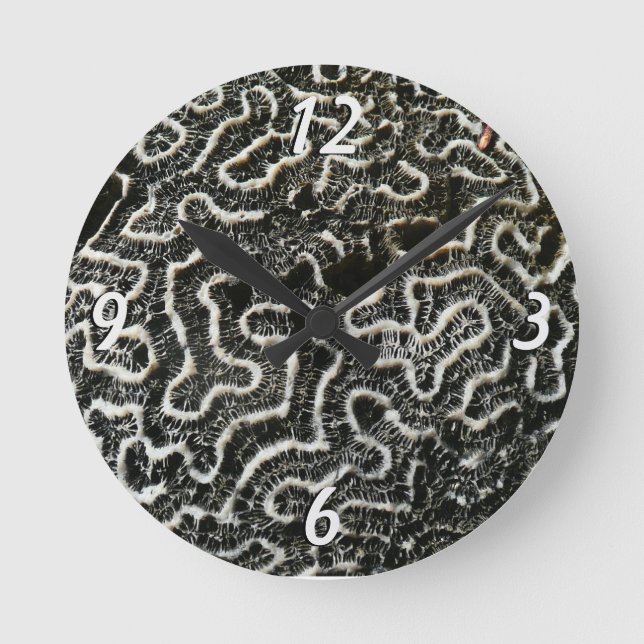 Abstraktes Foto der Schwarzen und Weißen Koralle I Runde Wanduhr (Vorderseite)