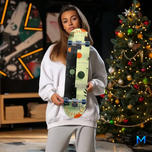 Abstraktes Grün Orange mit minimalistischer Geomet Skateboard