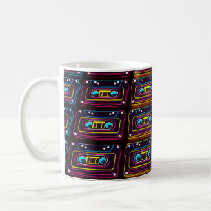 Abstraktes Kassetteband Neon Retro-Musik des Hinte Kaffeetasse