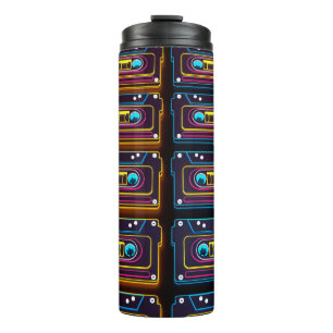 Abstraktes Kassetteband Neon Retro-Musik des Hinte Thermosbecher