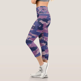 Abstraktes Knittermuster Klassisches Blau und Lila Capri Leggings