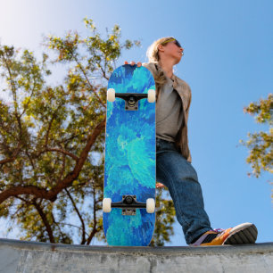 Abstraktes, modernes, türkisfarbenes Mosaik Skateboard
