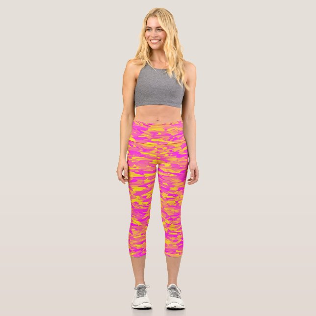 Abstraktes Muster Rosa Gelborange Capri Leggings (Vorderseite)