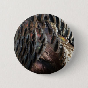 Abstraktes Naturdesign mit Wildtruthahnfedern Button