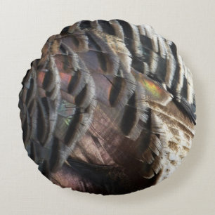 Abstraktes Naturdesign mit Wildtruthahnfedern Rundes Kissen