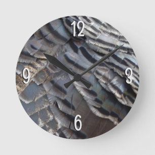 Abstraktes Naturdesign Wild Truthahn Federn II Runde Wanduhr