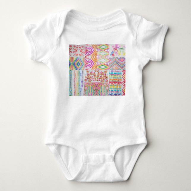 Abstraktes Patchwork, Wasserfarbe-Tie-Dye-Muster. Baby Strampler (Vorderseite)