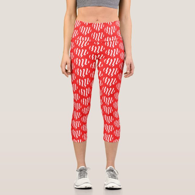 Abstraktes Rot n Weiße Streifen Herzstück Capri Leggings (Vorderseite)