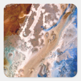 Abstraktes Sandstrandmuster mit Schaumwasser Quadratischer Aufkleber