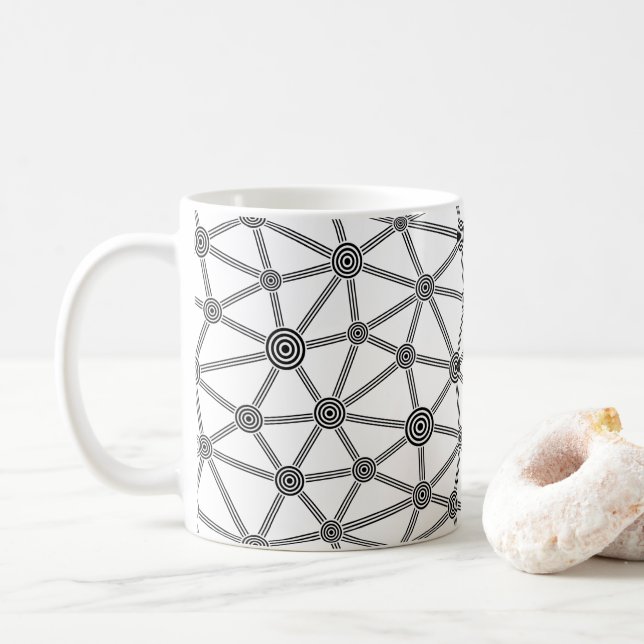 Abstraktes Schwarzweißmuster mit Linien Kaffeetasse (Mit Donut)
