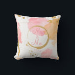 Abstraktes Skript für die Farbflora von Gold Peach Kissen<br><div class="desc">Wunderschönes pfirsich und goldfarbenes modernes abstraktes design,  das Set mit Mr. und Mrs. script.</div>
