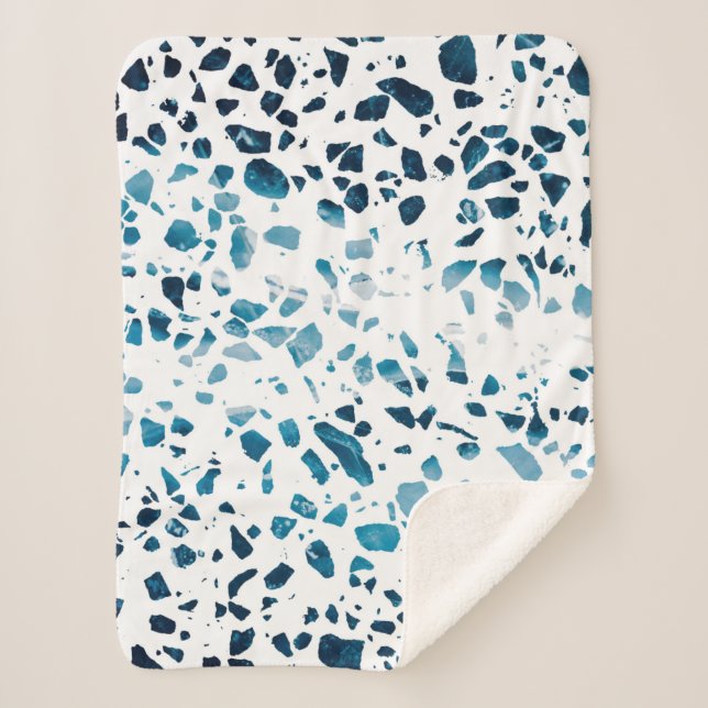 Abstraktes Terrazzo Mosaic Navy & Light Blue Muste Sherpadecke (Vorderseite)