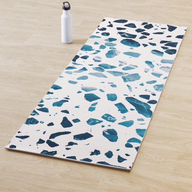Abstraktes Terrazzo Mosaic Navy & Light Blue Muste Yogamatte (Beispiel)