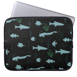 Abstraktes Unterwassermuster mit Fischen und Algen Laptopschutzhülle