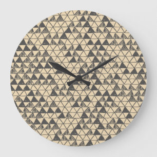 Abstraktes Vintages Dreieck-Muster. Große Wanduhr