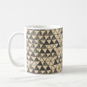 Abstraktes Vintages Dreieck-Muster. Kaffeetasse