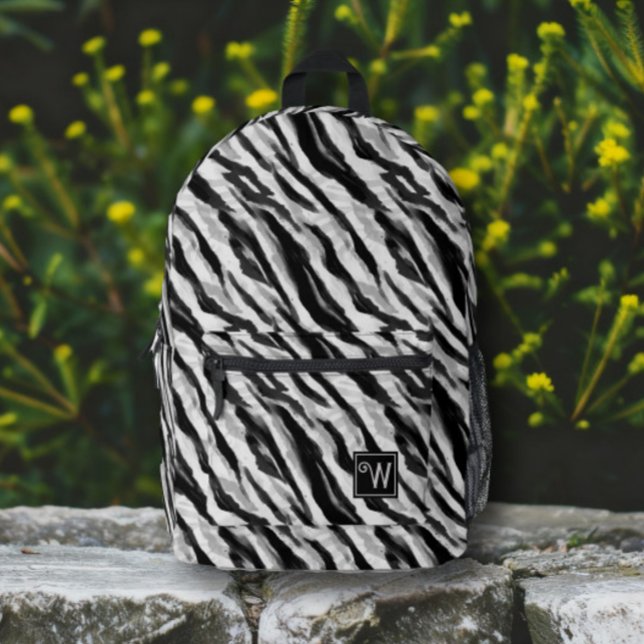 Abstraktes Zebra-Skin-Schwarz-weiß-Monogramm Bedruckter Rucksack (An abstract design inspired zebra skin in a black and white monogram backpack for wherever you go.)
