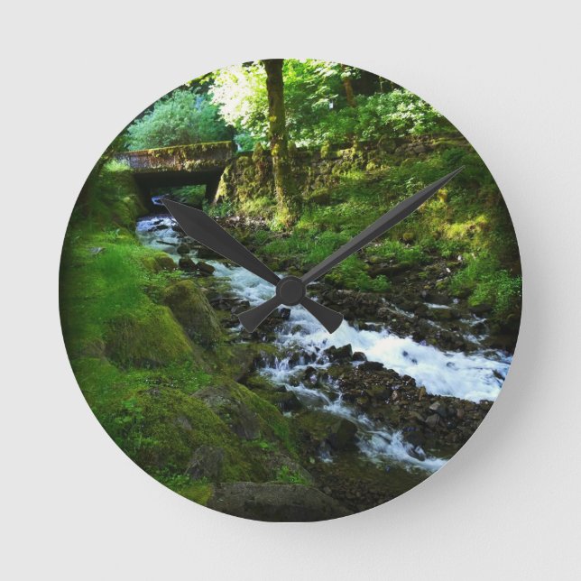 Absturz von Wahkeena Falls, OR Runde Wanduhr (Vorderseite)
