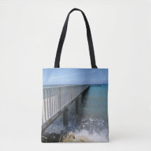 Abstürzen von Wellen auf Wharf-Design