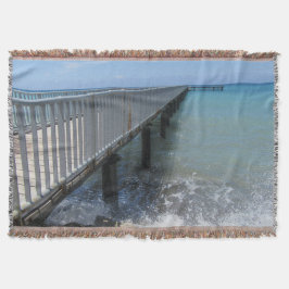 Abstürzen von Wellen auf Wharf-Design Decke