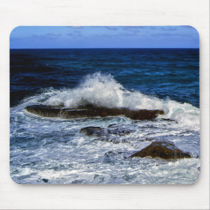Absturzwelle auf der Felsenformationsmuskelplatte Mousepad