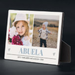 ABUELA Grandchildren 2 Foto BLAU GRAUE HERZEN Fotoplatte<br><div class="desc">Mit diesem phantastischen Design, das zwei (2) Ihrer liebsten Fotos verwendet, und ABUELA erscheint ganz unten in zarter, graublauer Schrift mit kleinen grauen Herzen. Es ist der perfekte Sake für Oma oder "Mama, die gerade zur Oma befördert wurde" für Weihnachten oder Großeltern. Perfekte Geschenkidee, um mit Ultraschall oder Sonogramm Bild...</div>