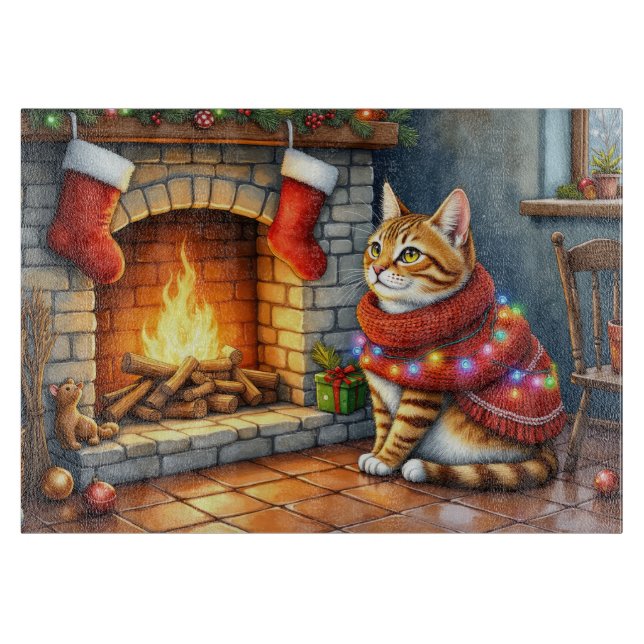 Abyssinian Cat Sitting by Fireplace with Christmas Schneidebrett (Vorderseite)