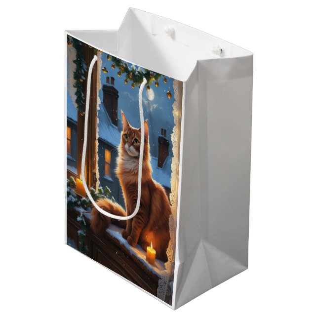 Abyssinian Cat With Christmas Lights Holiday Mittlere Geschenktüte (Vorderseite Schrägansicht)