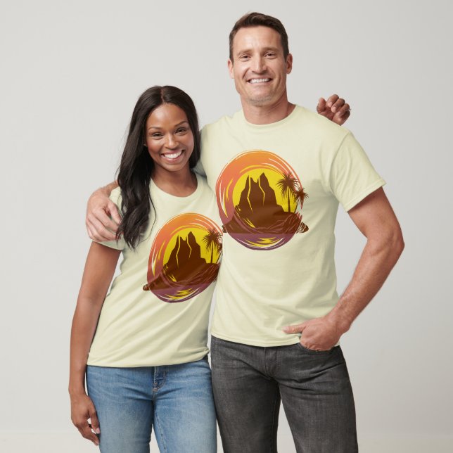Abzeichen mit tropischer Vulkanlandschaft und Palm T-Shirt (Unisex)