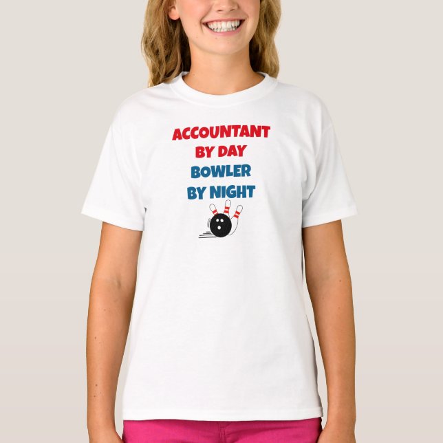 Accountant by Day Bowler by Night T-Shirt (Vorderseite)