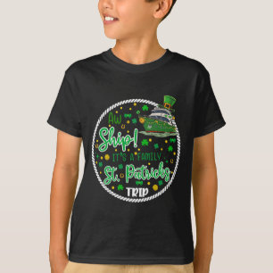 Ach, es ist ein Sankt-Patrick-Kreuzfahrt-Familient T-Shirt