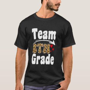 Achte Klasse Team Leopard zurück zur Schule Hallo T-Shirt