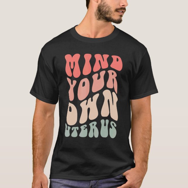 Achten Sie auf Ihre eigene Uterus Retro Groovy Pro T-Shirt (Vorderseite)