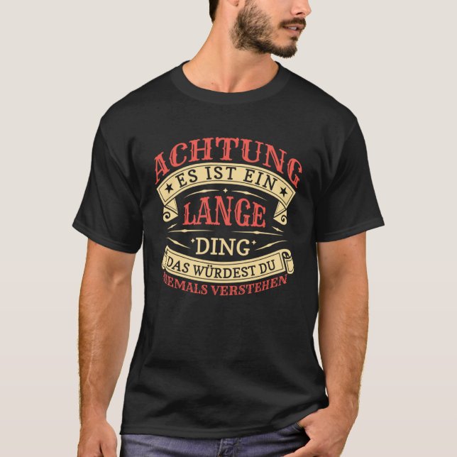 Achtung Es ist Ein Lange Ding Nachname Plate T-Shirt (Vorderseite)