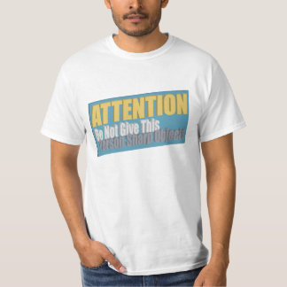 ACHTUNG gibt dieser Person keine scharfen Objekte T-Shirt